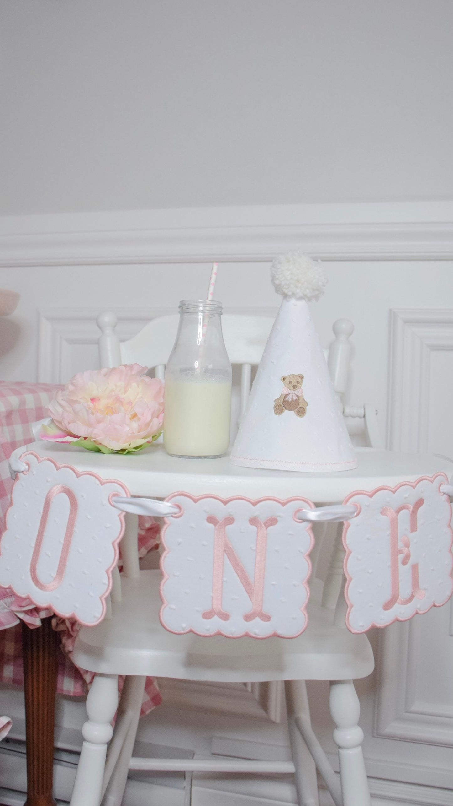 Ensemble premier anniversaire (Bannière ONE + mini chapeau)