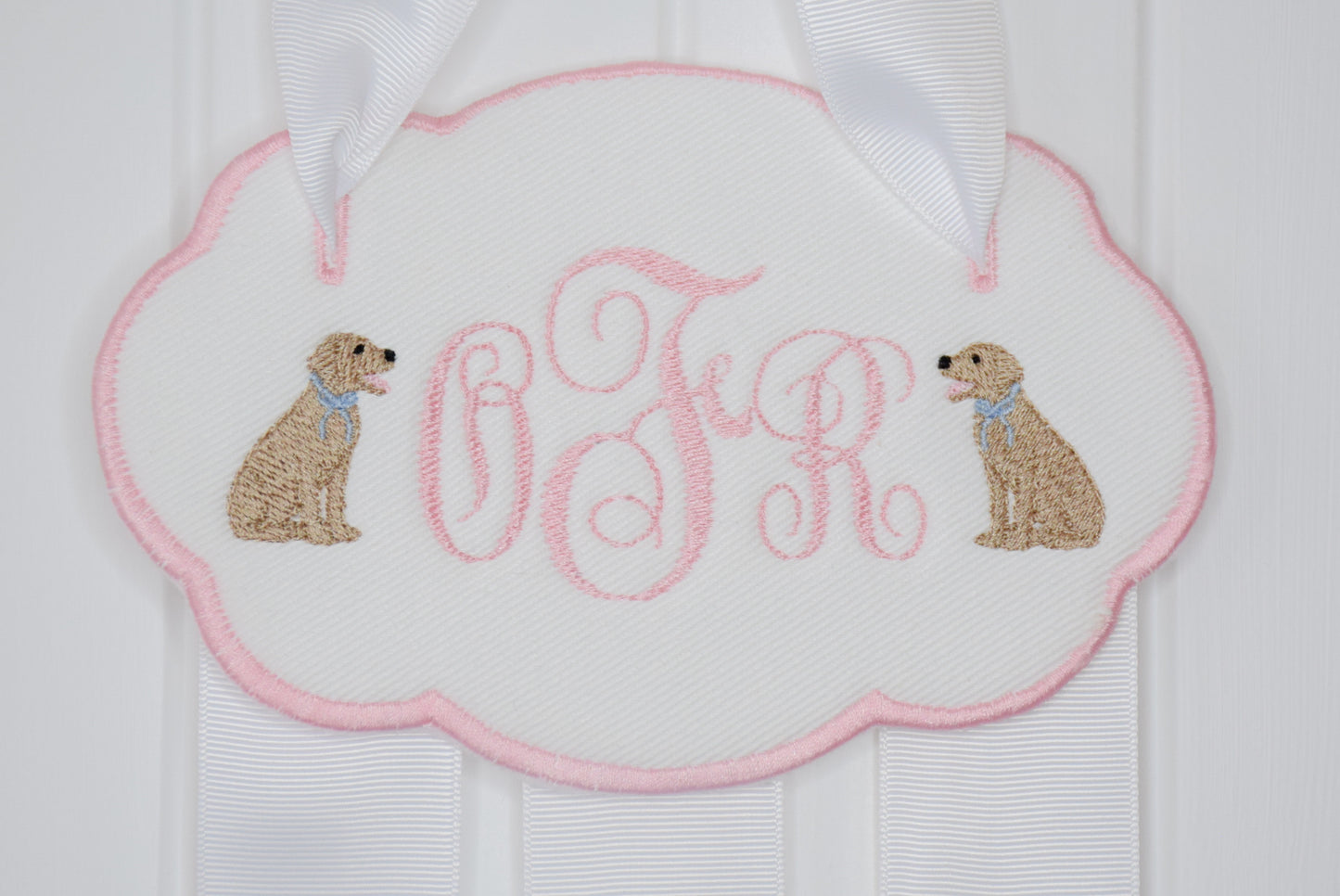 Support pour boucles à cheveux avec monogramme