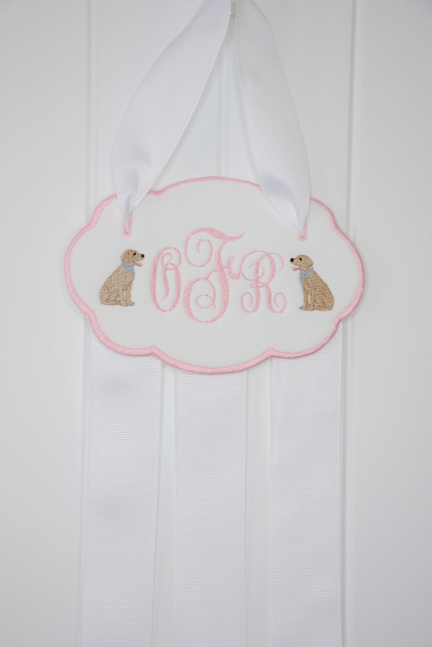 Support pour boucles à cheveux avec monogramme